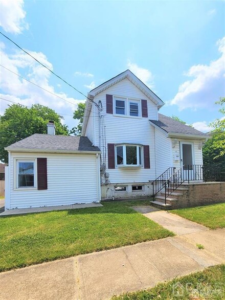 14 Van Buren Ave, Carteret, NJ 07008