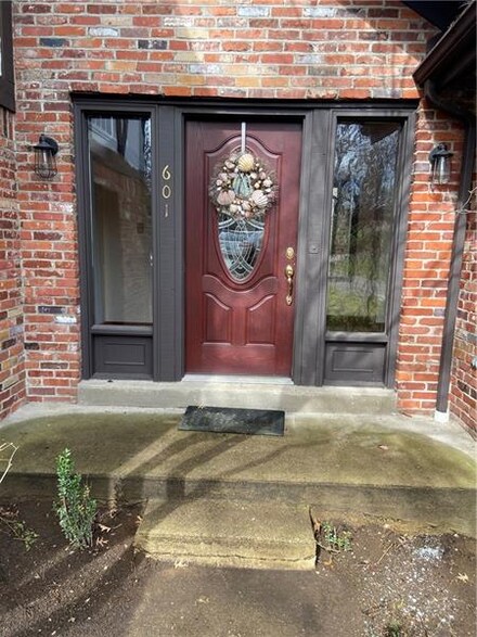601 Burning Tree Ct, McKeesport, PA 15135