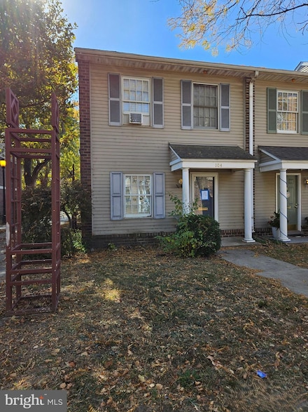 104 Royal Court Ln, Camden, NJ 08103
