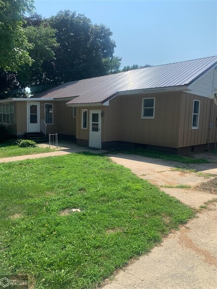 609 9th St, Armstrong, IA 50514