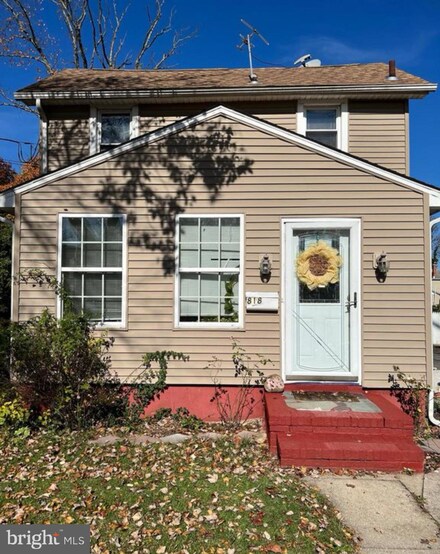 818 E Grape St, Vineland, NJ 08360