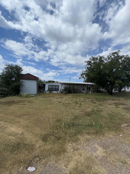 314 Allen Ave, Stinnett, TX 79083