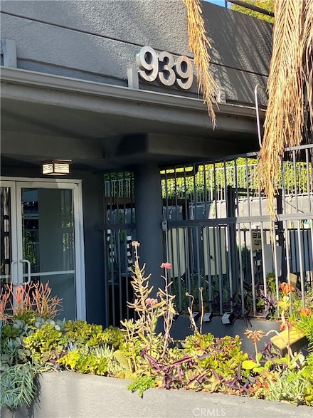 939 Palm Ave Unit 206, West Hollywood, CA 90069