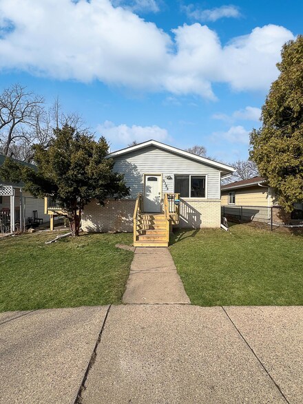 3123 Thomas Ave N, Minneapolis, MN 55411