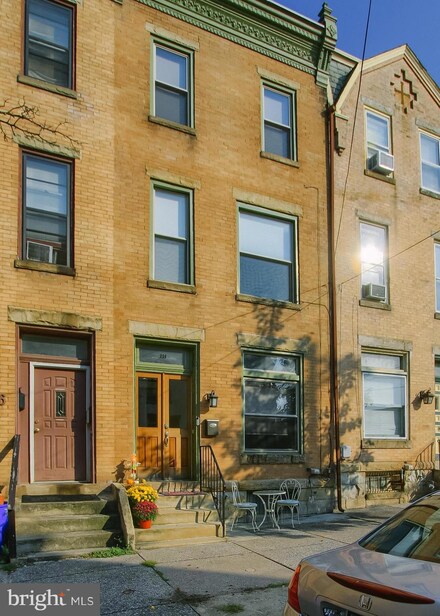 238 Harris St, Harrisburg, PA 17102
