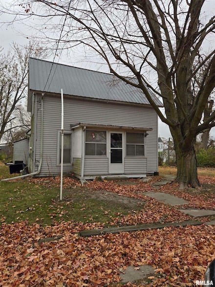 103 N 4th St, La Harpe, IL 61450