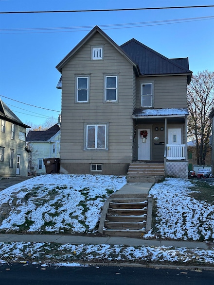 1109 S Carroll Ave, Freeport, IL 61032