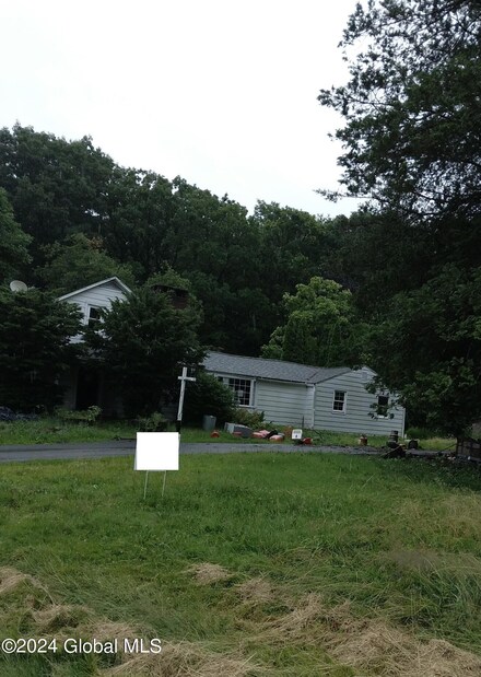 127 Old Post Rd, Ballston Spa, NY 12020