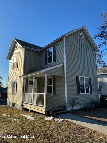62 Mohican St, Glens Falls, NY 12801