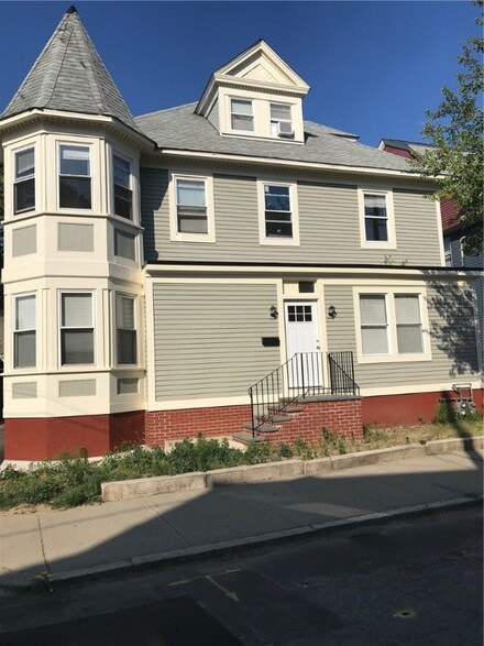 156 Vinton St, Providence, RI 02909