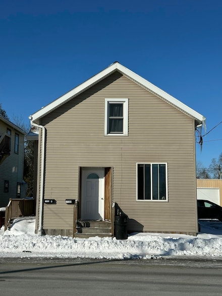 1122 S 10th St, Manitowoc, WI 54220