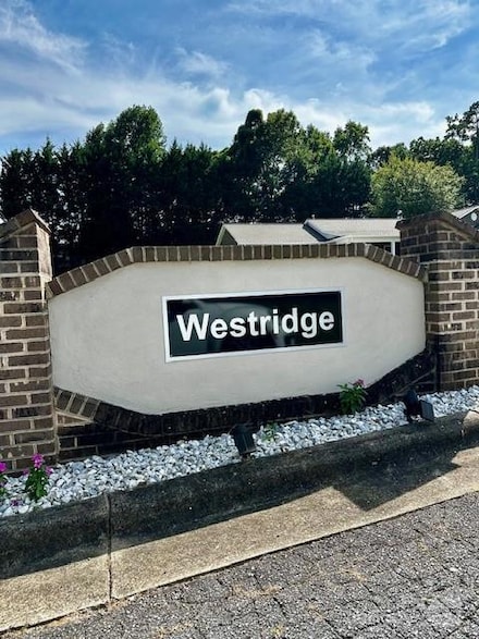 9459 Westridge Dr, Hickory, NC 28601