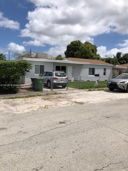 4419 E 9th Ln, Hialeah, FL 33013