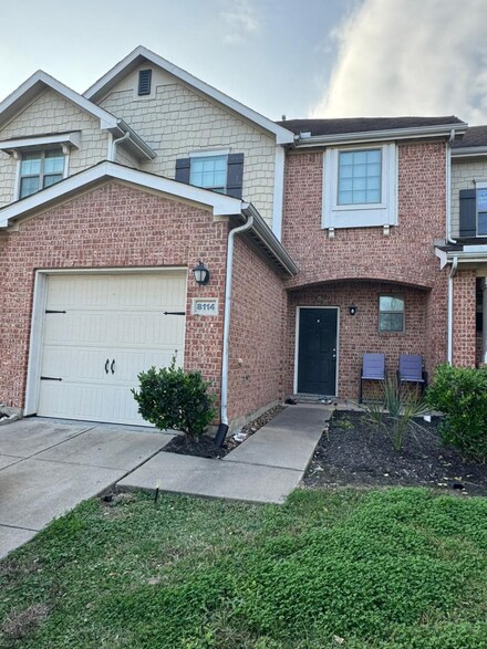 8114 Singing Sonnet Ln, Houston, TX 77072