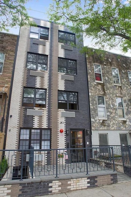 219 Weirfield St Unit 5, Brooklyn, NY 11221