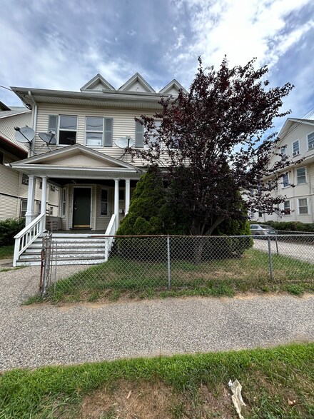 896 Howard Ave Unit 3, Bridgeport, CT 06605