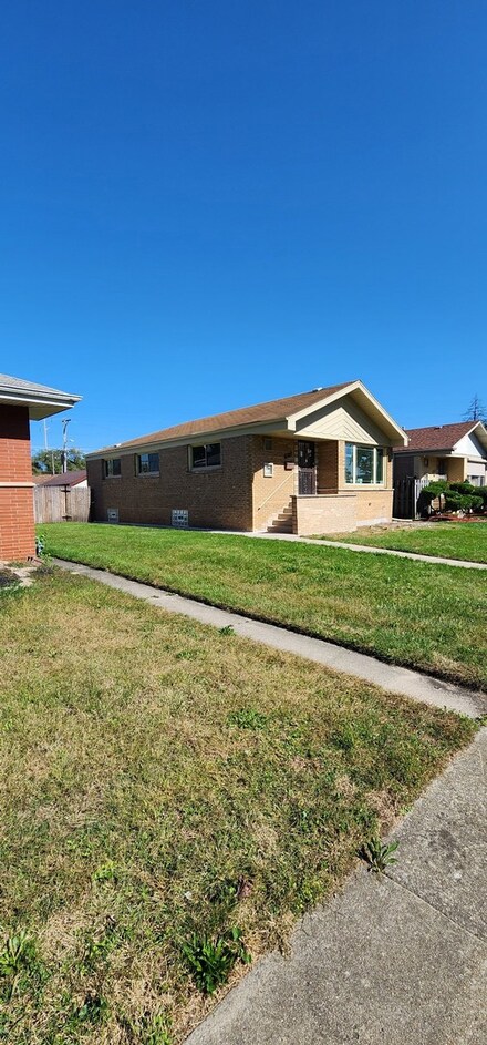 430 Adams St, Dolton, IL 60419