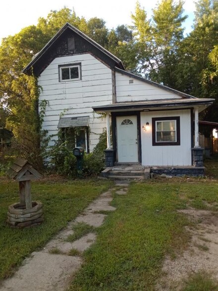 421 E Division St, Dowagiac, MI 49047