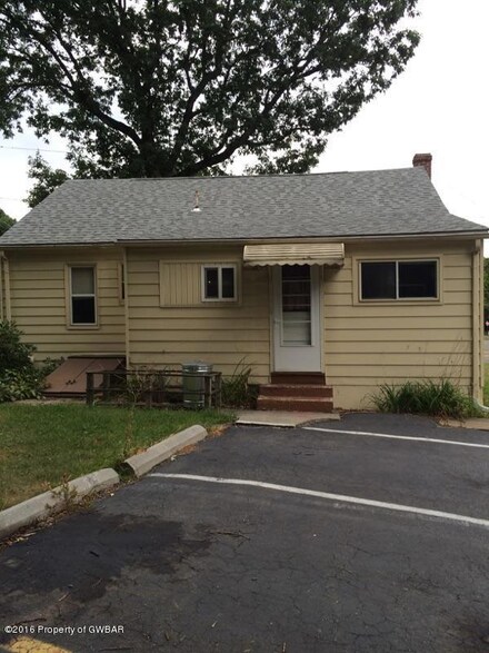 26 Airport Rd, Hazleton, PA 18202