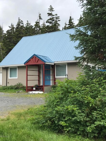 2 Saddle Point Dr, Cordova, AK 99574