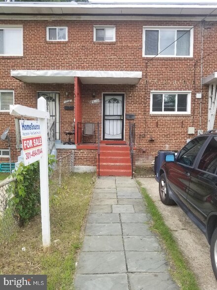 610 Hampton Dr, Oxon Hill, MD 20745