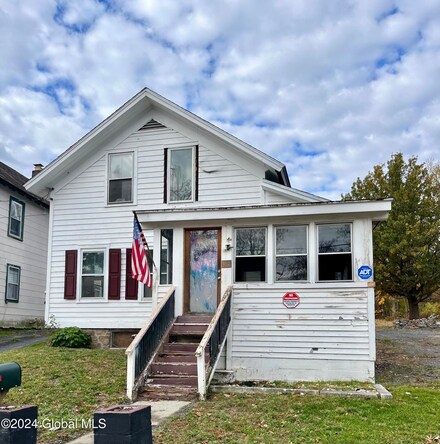 13 Lafayette St, Whitehall, NY 12887