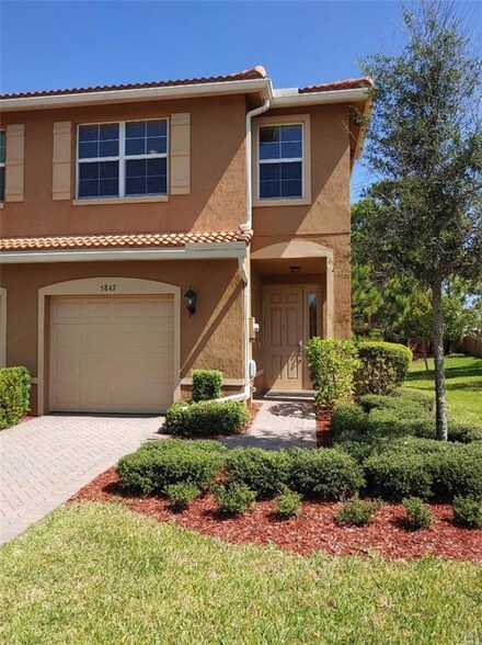 5847 Monterra Club Dr, Lake Worth, FL 33463