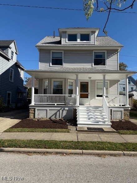 1504 Olivewood Ave, Lakewood, OH 44107