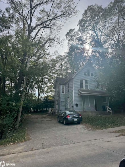 1127 Washington St, Burlington, IA 52601