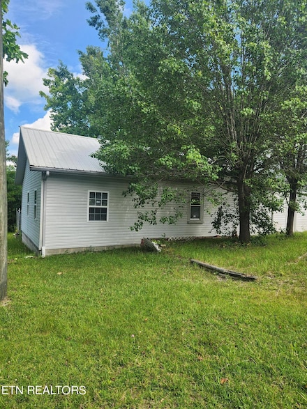 675 Lloyd St, Jellico, TN 37762