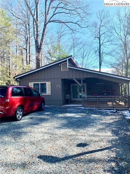 468 Windridge Rd, Newland, NC 28657