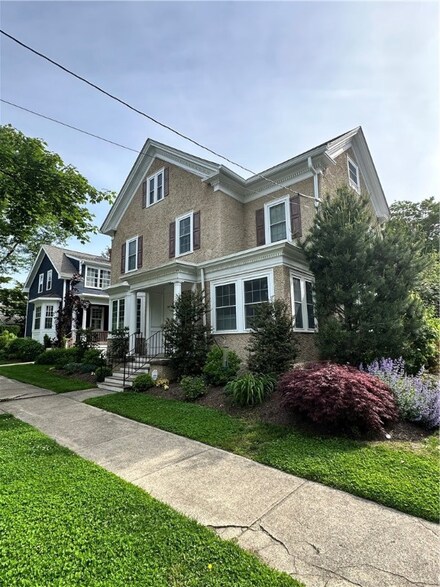 59 Blackstone Blvd, Providence, RI 02906