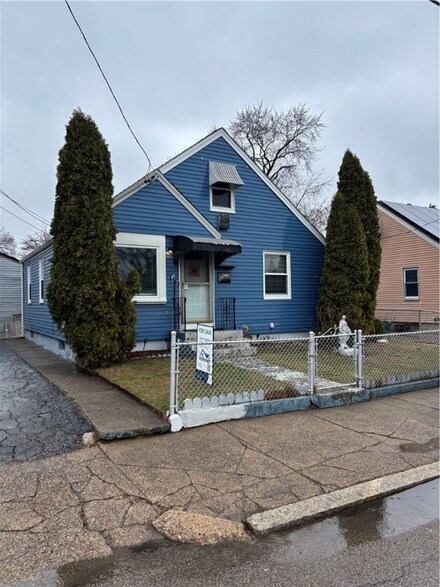 64 Ferris St, Pawtucket, RI 02861