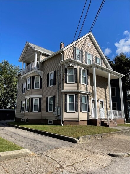 101 Morton Ave, Woonsocket, RI 02895