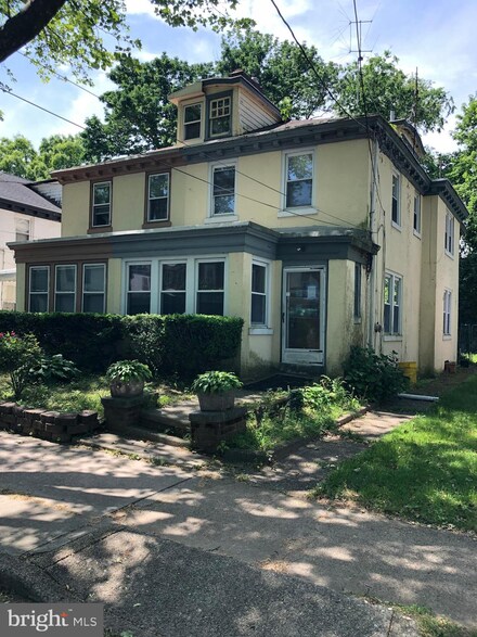 15 Newell Ave, Trenton, NJ 08618
