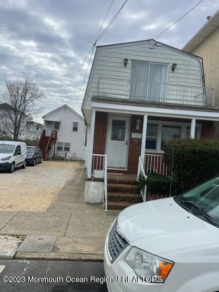 49 Hancock Ave, Seaside Heights, NJ 08751