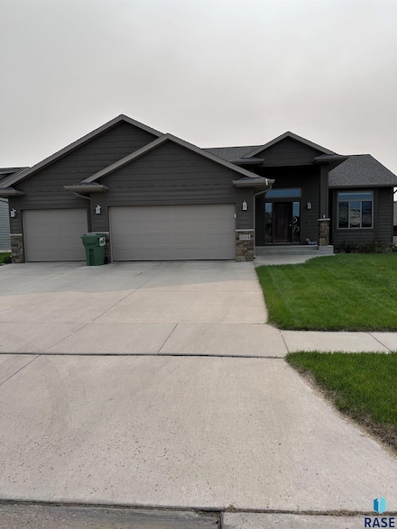 5504 S Solono Ave, Sioux Falls, SD 57108
