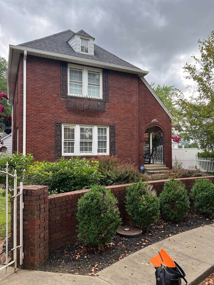 823 Windsor Ct, Ashland, KY 41101