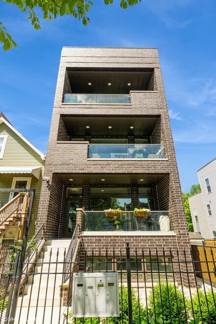1818 N Sawyer Ave Unit 1E, Chicago, IL 60647