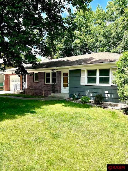 402 402 E Pleasant St, Mankato, MN 56001