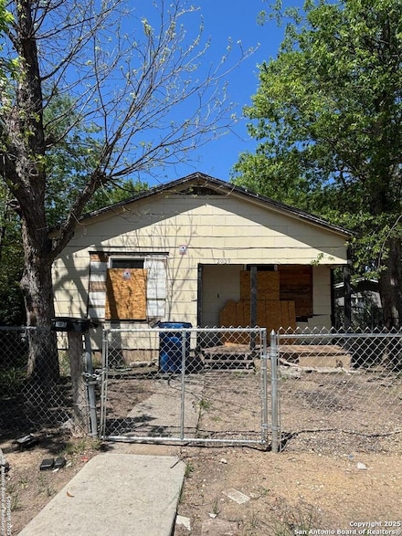 2039 Lyons St, San Antonio, TX 78207