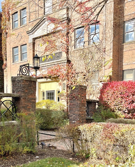 5716 S Kenwood Ave Unit 1, Chicago, IL 60637