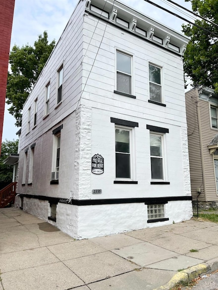2335 Rohs St, Cincinnati, OH 45219