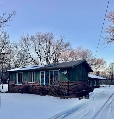 220 W 45th St N, Wichita, KS 67204