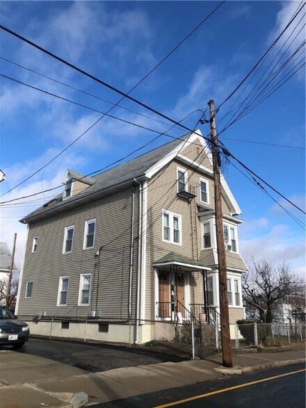 10 John St, Cumberland, RI 02864