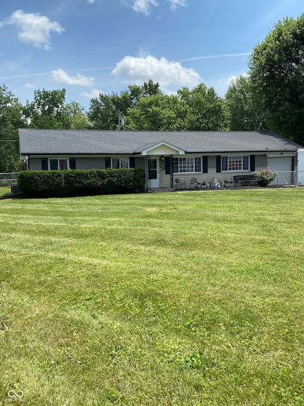 31 S Sugar Creek Dr, New Palestine, IN 46163