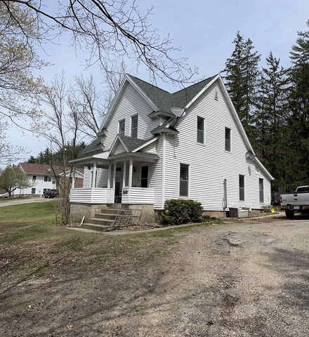 610 Center St, Wonewoc, WI 53968