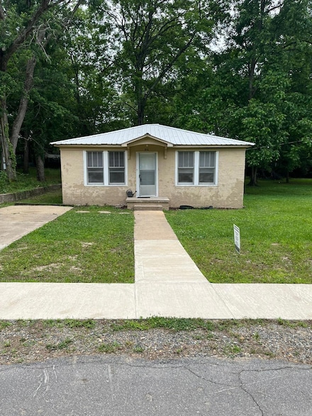 223 W Highland Ave, Malvern, AR 72104
