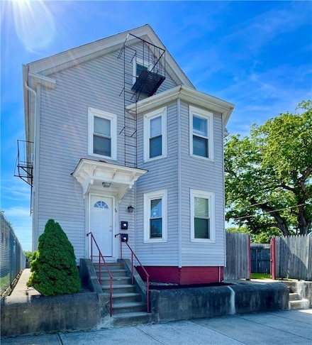 86 Edgemere Ave, Providence, RI 02909