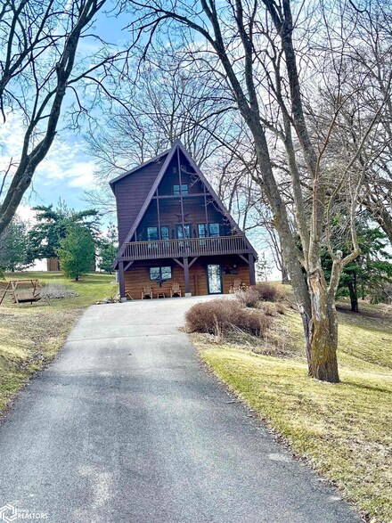 1891 Binford Ave, State Center, IA 50247